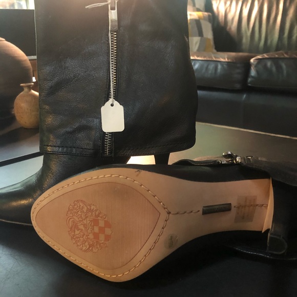 Beautiful NWT in box Vince Camuto zipper booties - Picture 2 of 5